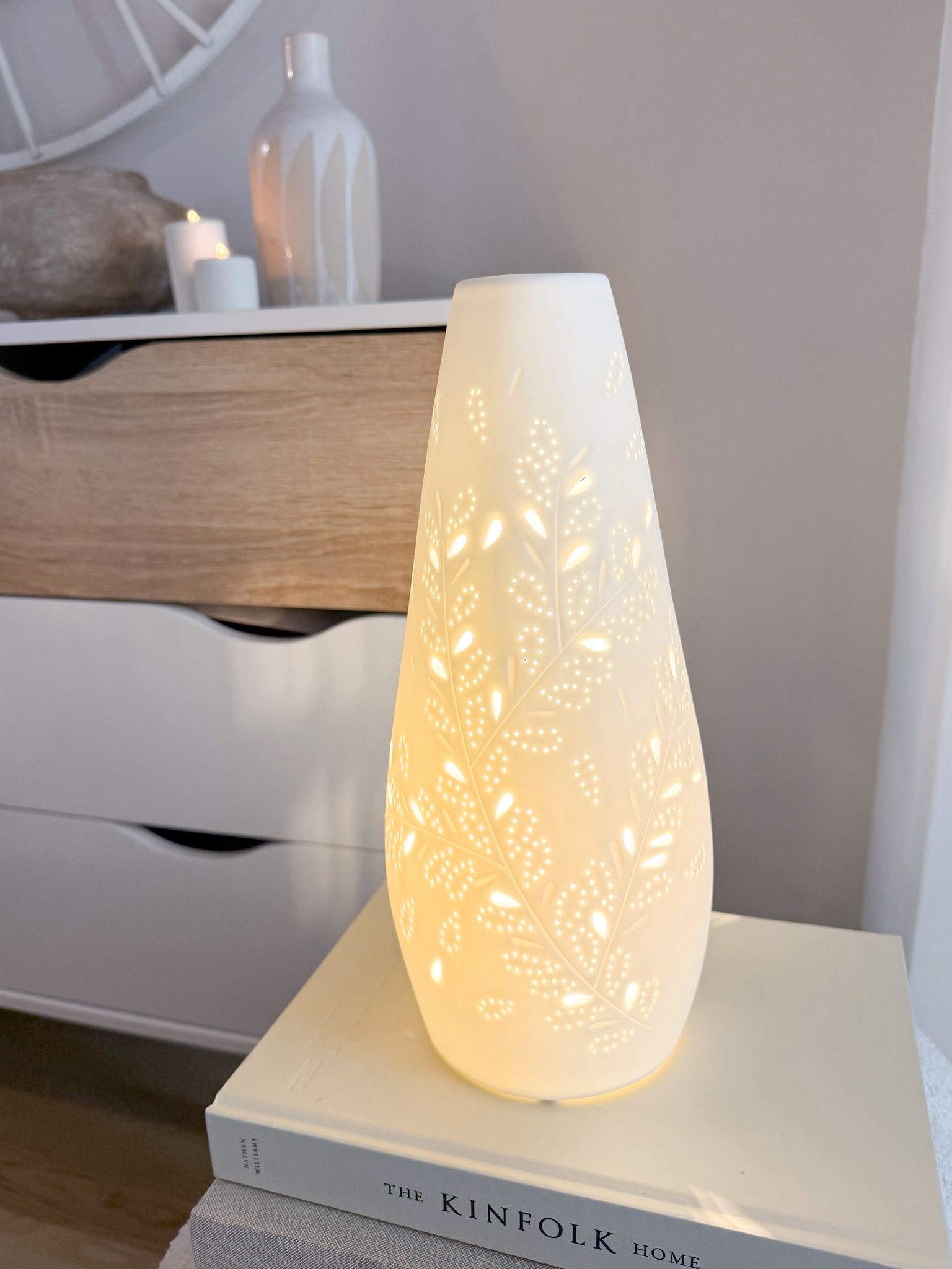 Stunning leaf sillhouette cut out ceramic lamp