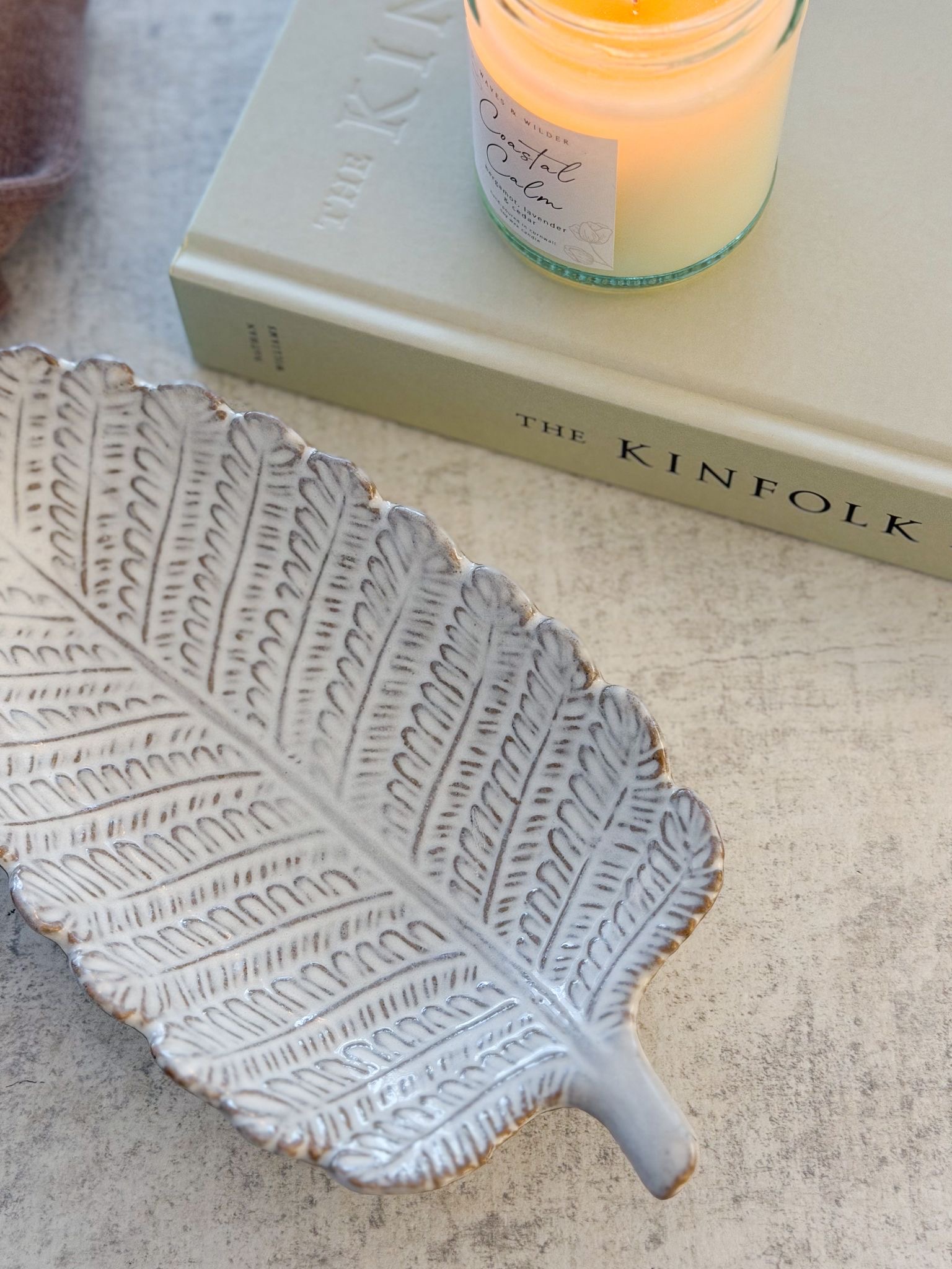 Pretty decorative footed ceramic leaf dish/tray