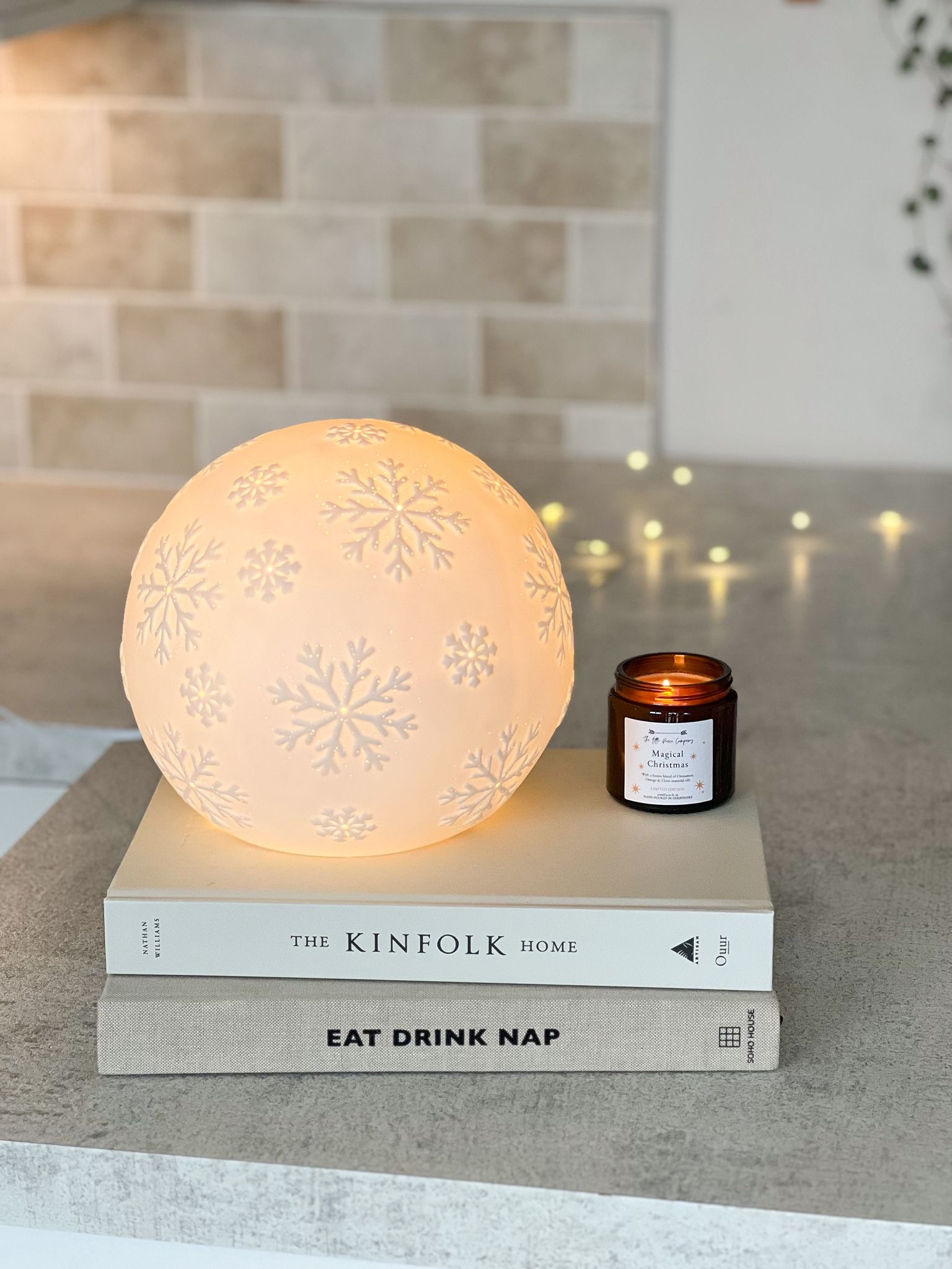 White light up snowflake ball lamp