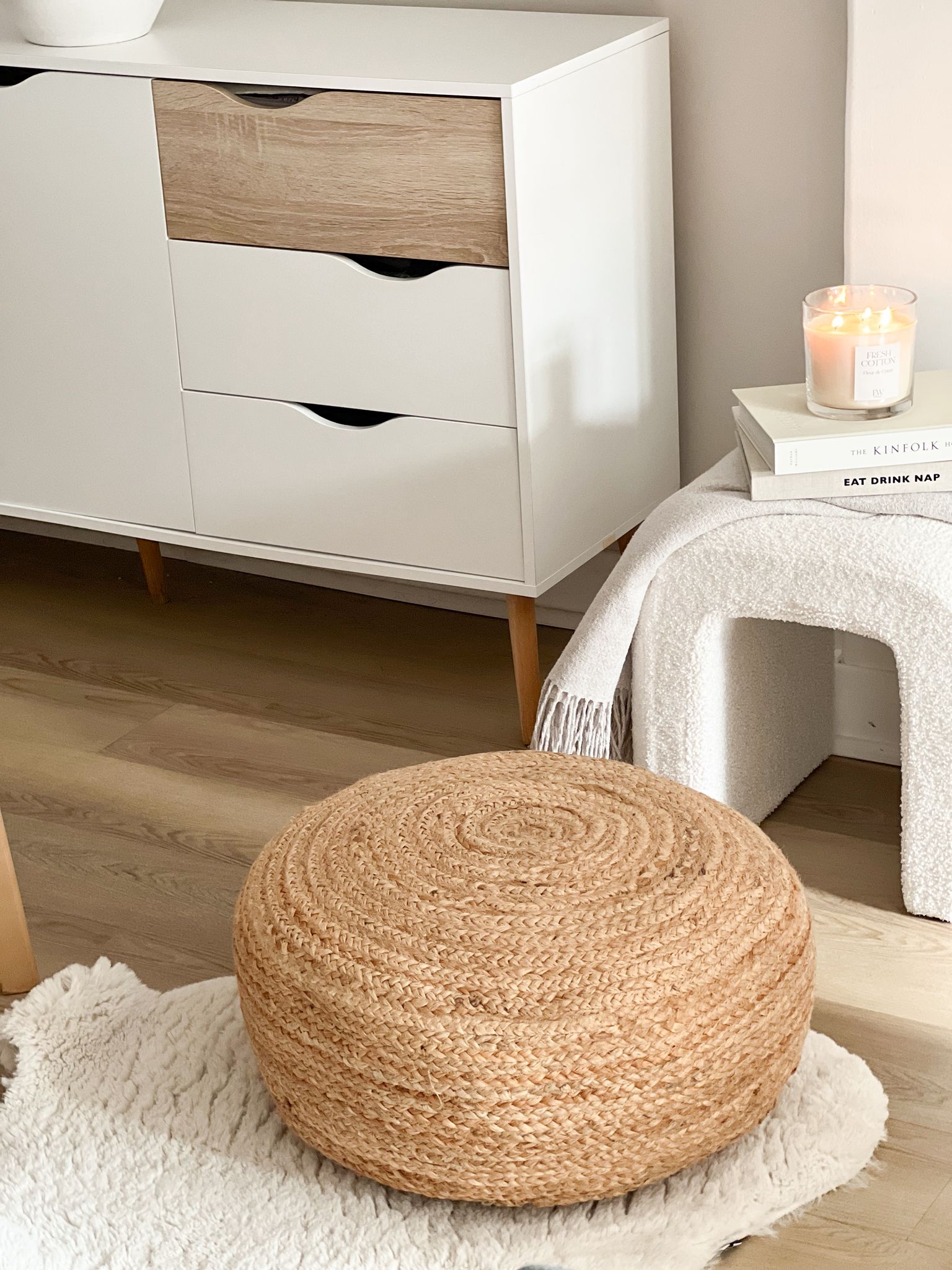Natural round jute pouffe