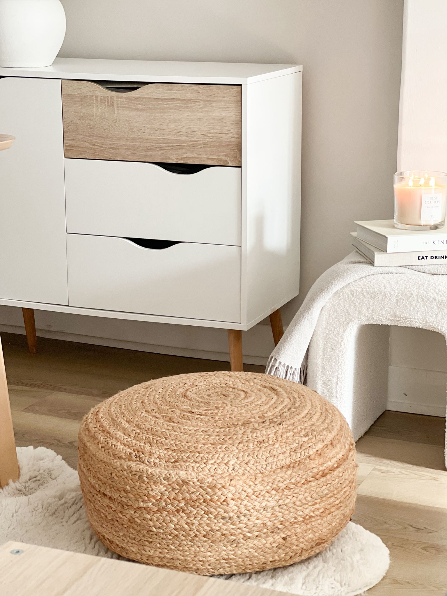 Natural round jute pouffe