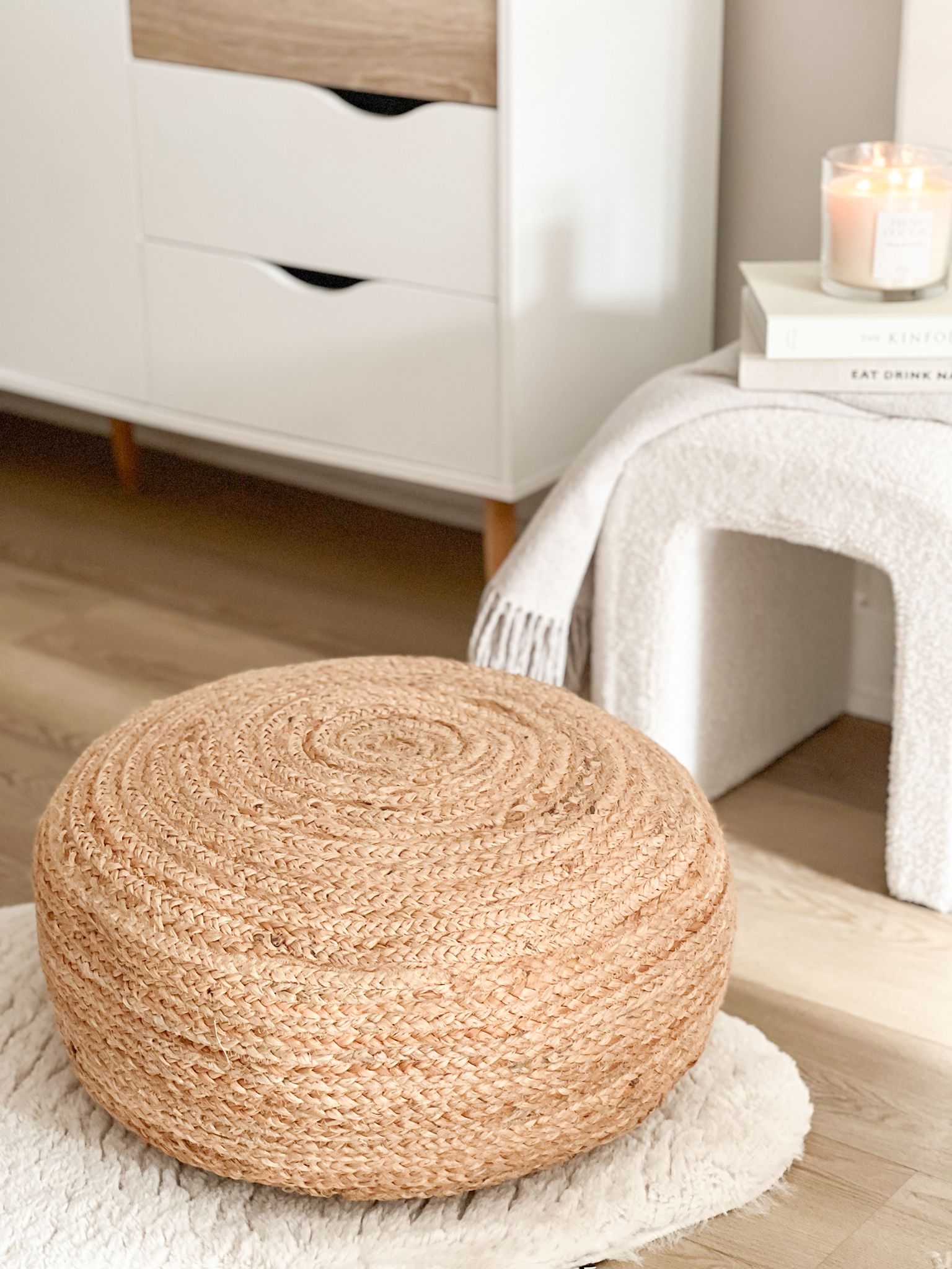 Natural round jute pouffe