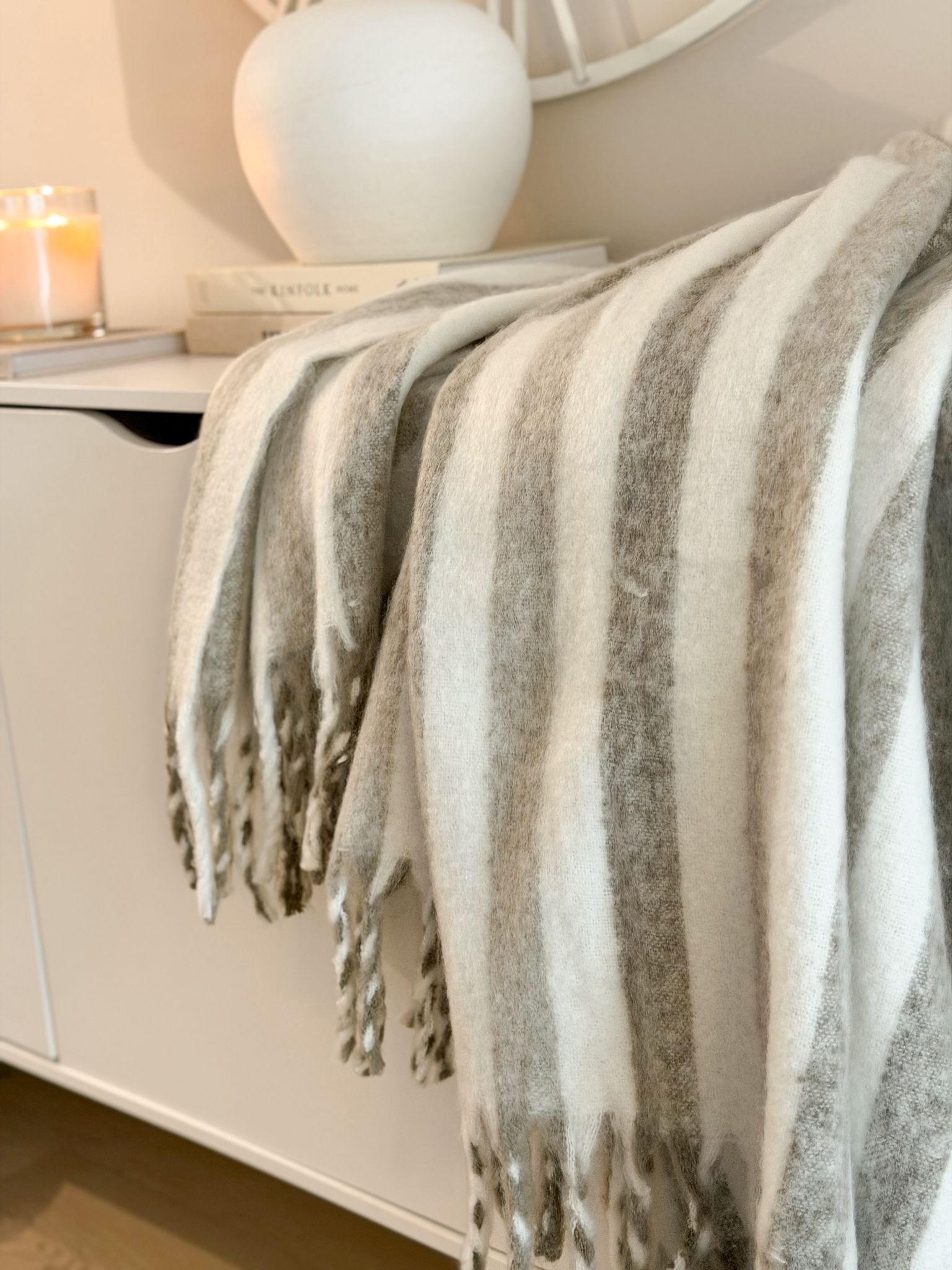 Super soft stripe tassel throw