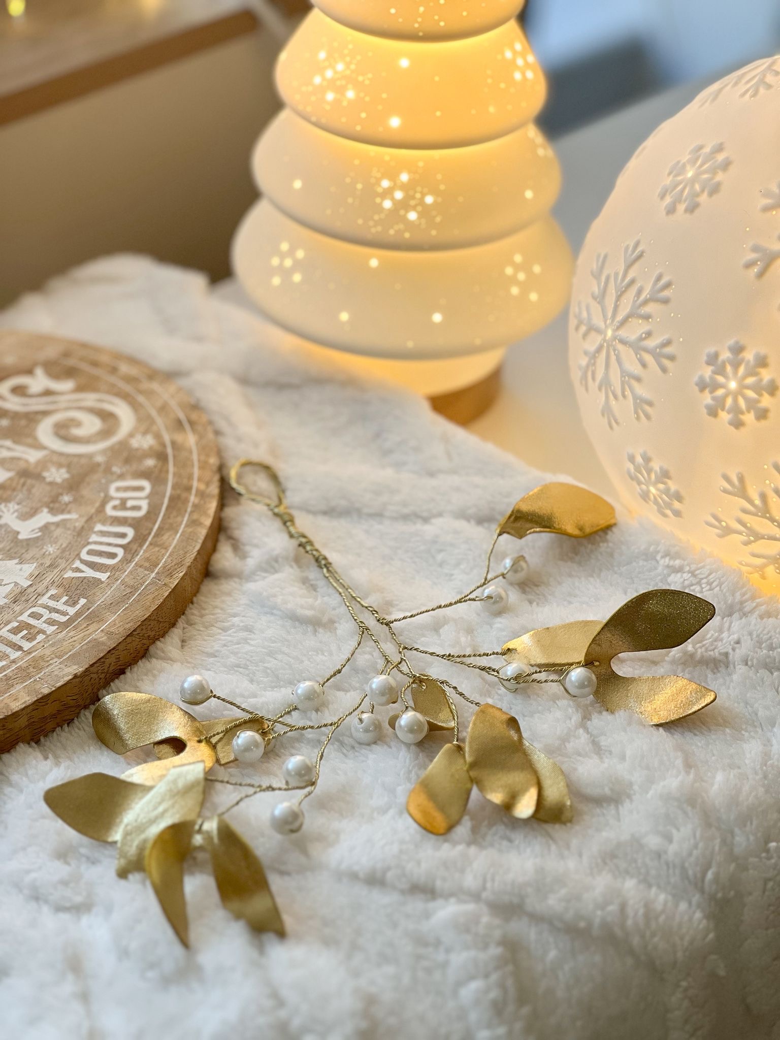 Gold beaded decorative mistletoe hanger