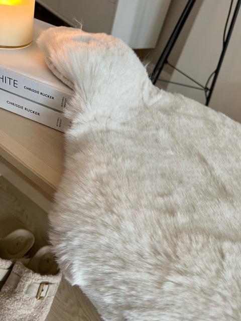 Faux fur luxury sheep skin style rug – 3 colour tones available