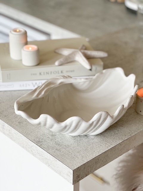 Very large ceramic clam shell