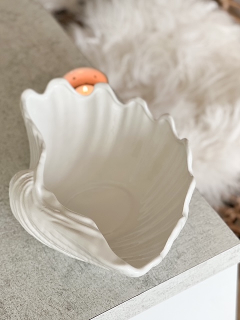 Very large ceramic clam shell