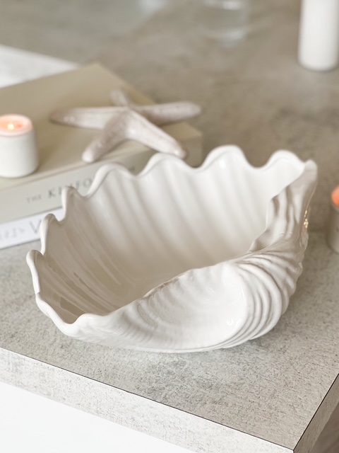 Very large ceramic clam shell