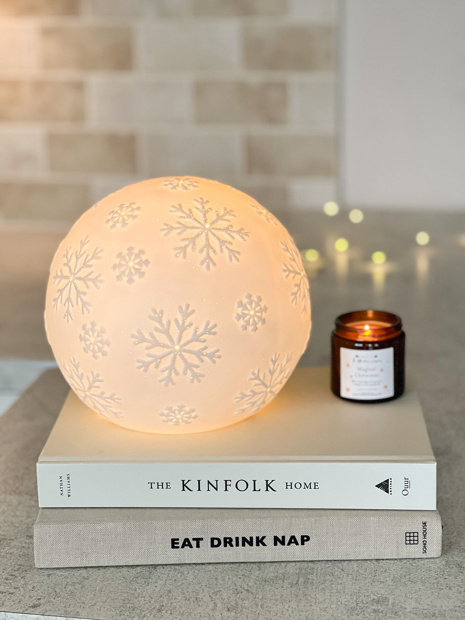 White light up snowflake ball lamp