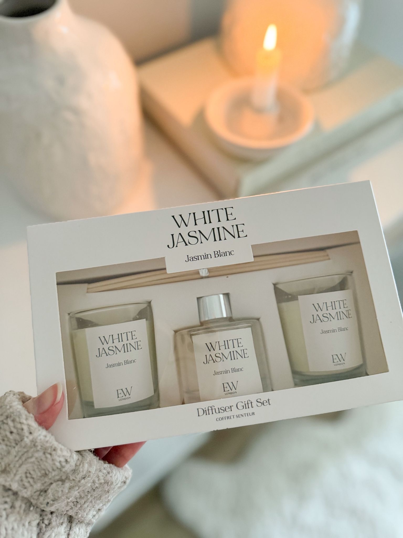 Diffuser and candle set in a white Jasmine scent