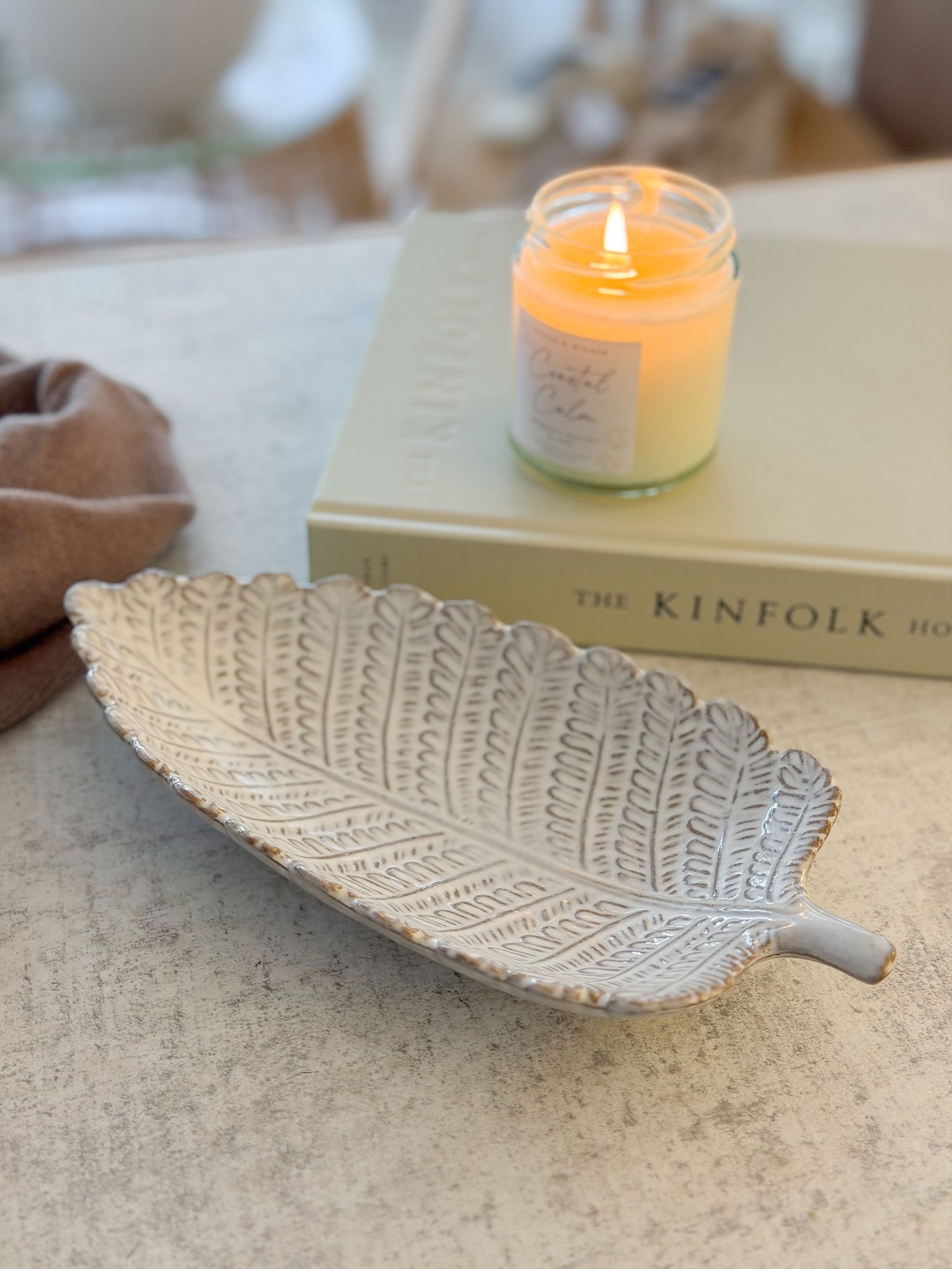 Pretty decorative footed ceramic leaf dish/tray
