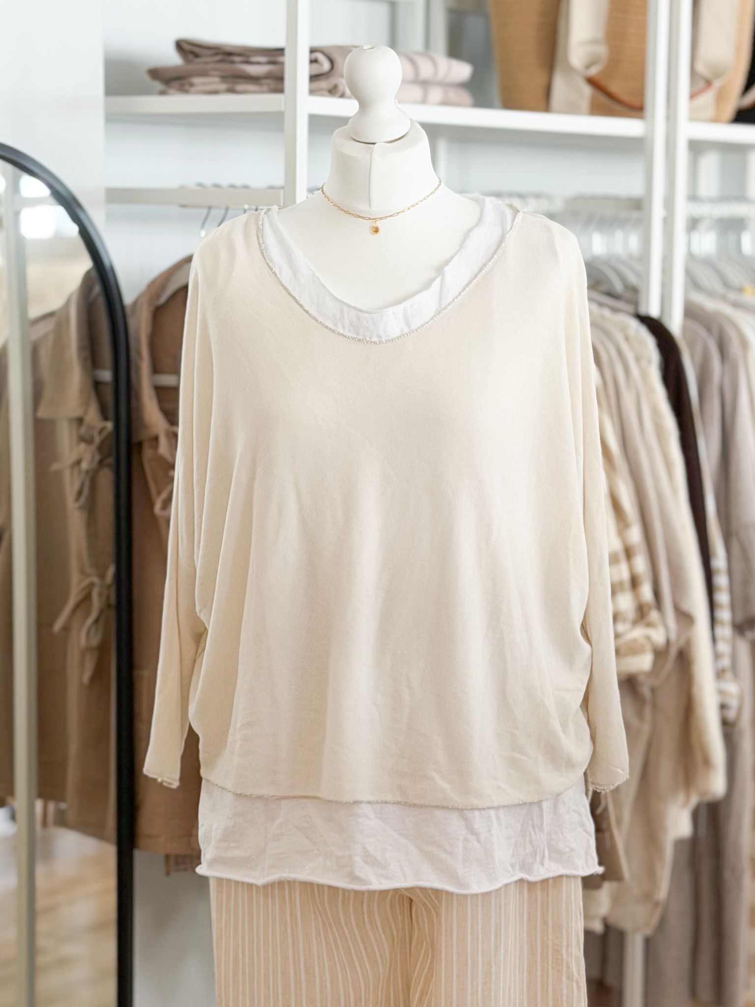 Double layer soft top in beige and white